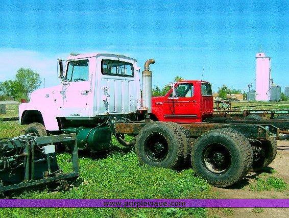 image for item 1308 1982 Ford Conventional LT9000