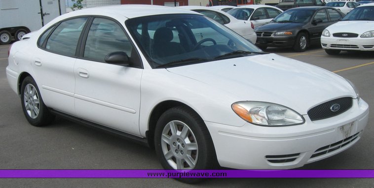 image for item 2154 2004 Ford Taurus SE