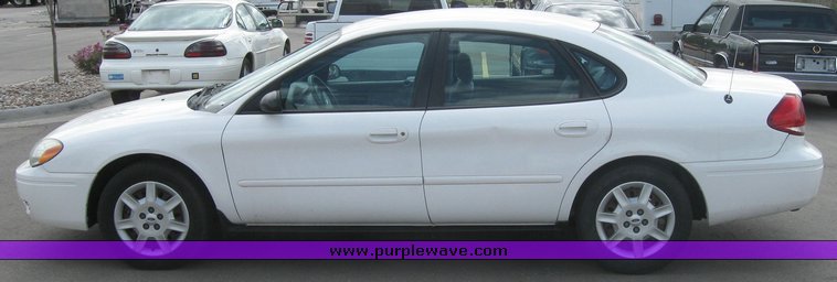image for item 2154 2004 Ford Taurus SE