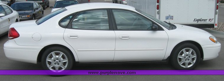image for item 2154 2004 Ford Taurus SE