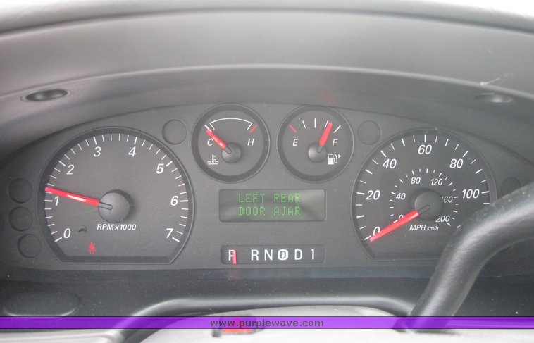 image for item 2154 2004 Ford Taurus SE