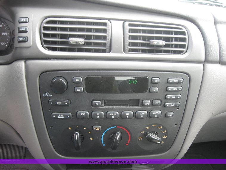 image for item 2154 2004 Ford Taurus SE