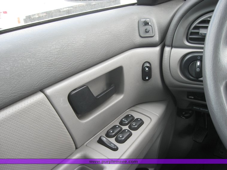 image for item 2154 2004 Ford Taurus SE