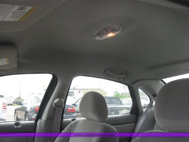 image for item 2154 2004 Ford Taurus SE