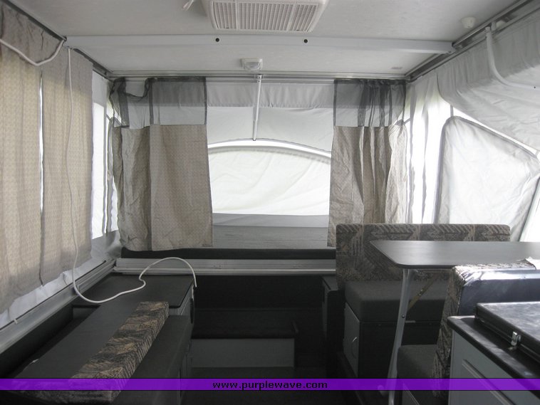 image for item 2154 2004 Ford Taurus SE