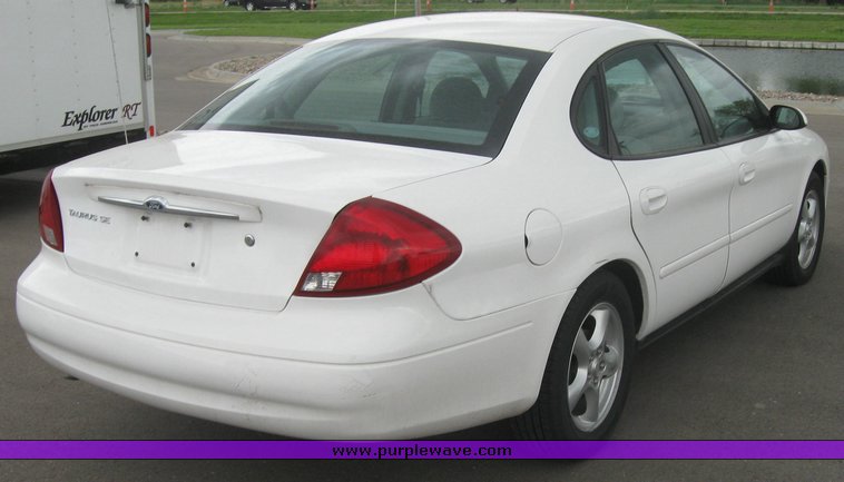 image for item 2155 2003 Ford Taurus SE