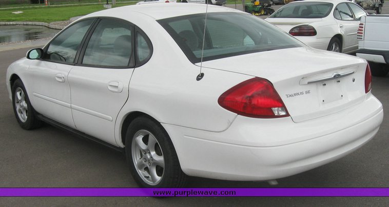 image for item 2155 2003 Ford Taurus SE