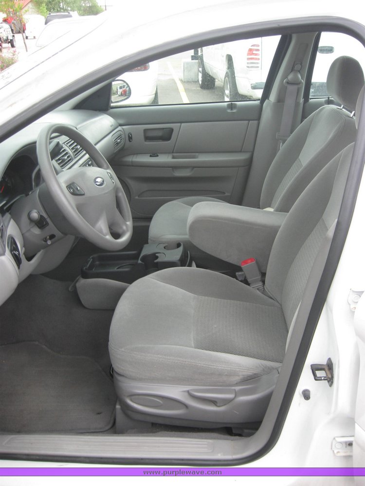 image for item 2155 2003 Ford Taurus SE