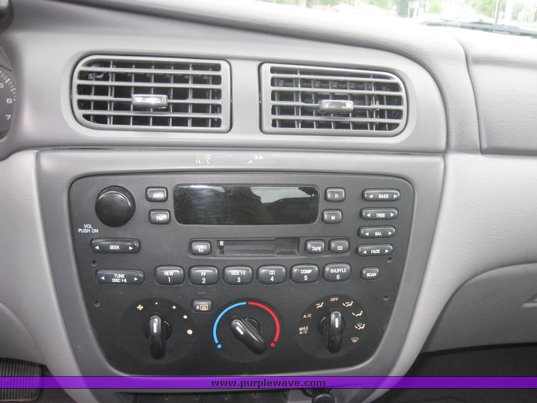 image for item 2155 2003 Ford Taurus SE