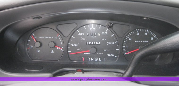 image for item 2155 2003 Ford Taurus SE