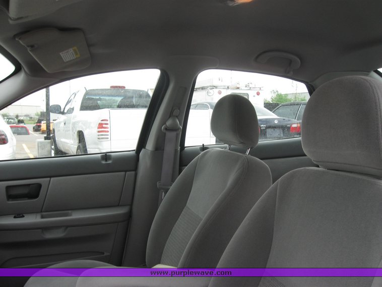 image for item 2155 2003 Ford Taurus SE