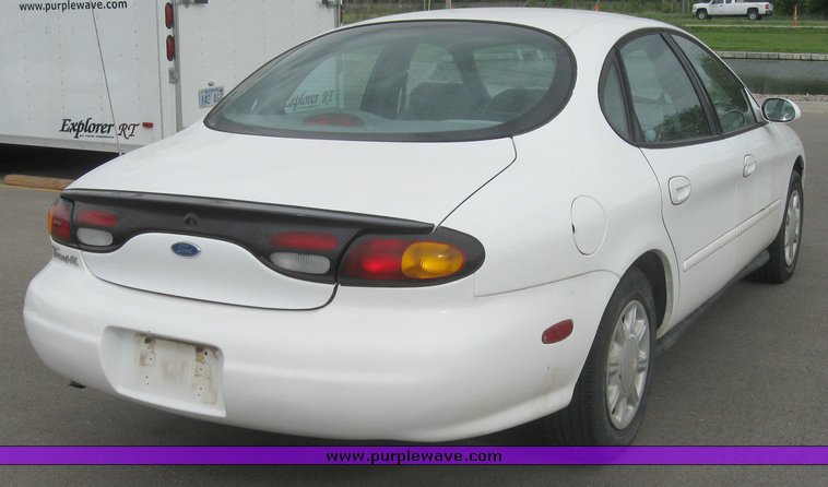 image for item 2156 1997 Ford Taurus GL