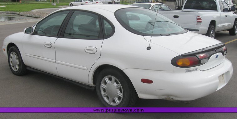 image for item 2156 1997 Ford Taurus GL