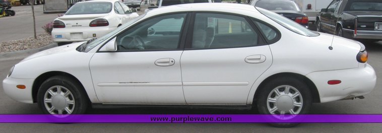 image for item 2156 1997 Ford Taurus GL