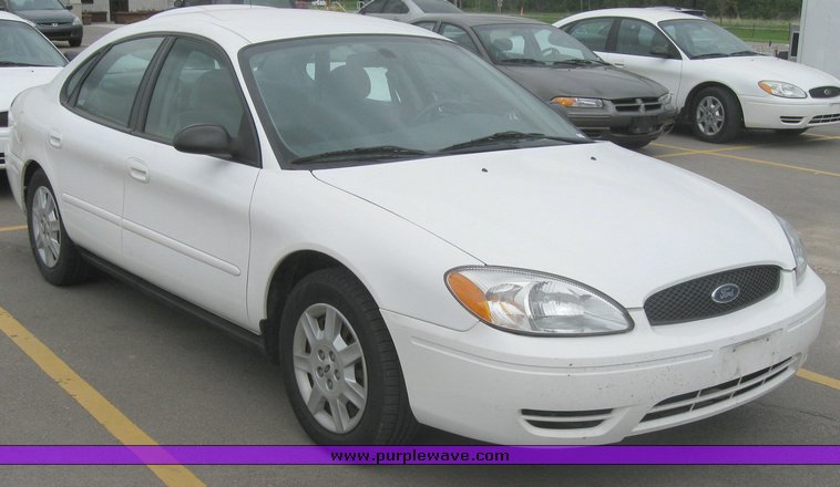 image for item 2157 2006 Ford Taurus SE