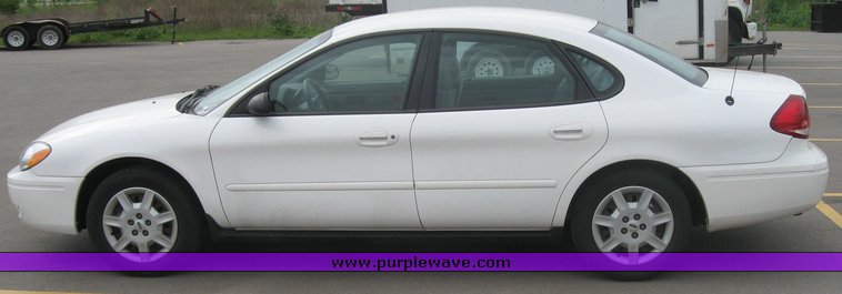 image for item 2157 2006 Ford Taurus SE