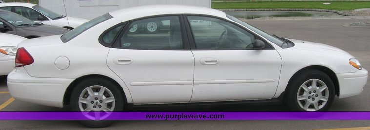 image for item 2157 2006 Ford Taurus SE