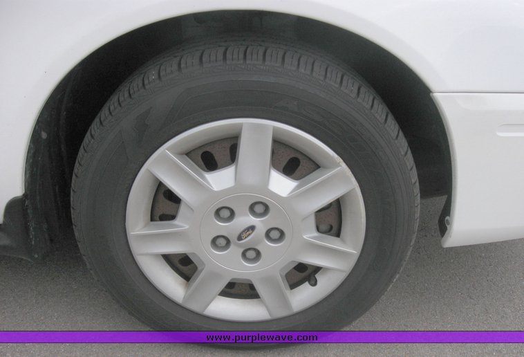 image for item 2157 2006 Ford Taurus SE
