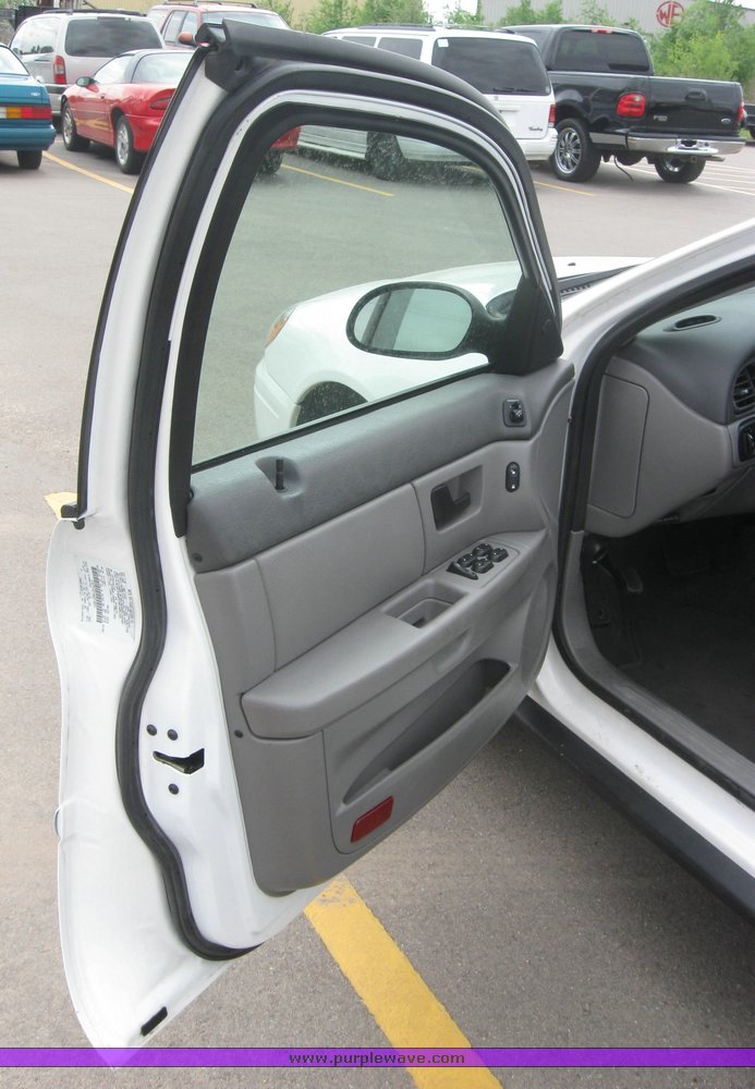 image for item 2157 2006 Ford Taurus SE