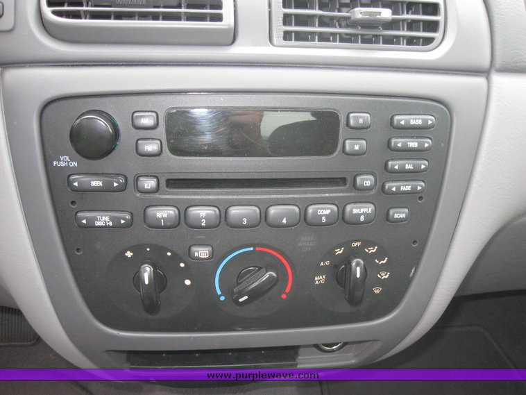 image for item 2157 2006 Ford Taurus SE