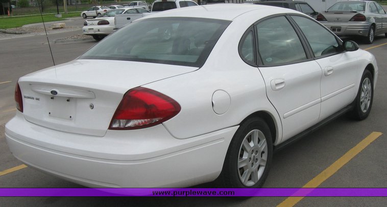 image for item 2158 2006 Ford Taurus SE