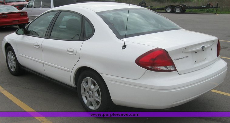 image for item 2158 2006 Ford Taurus SE