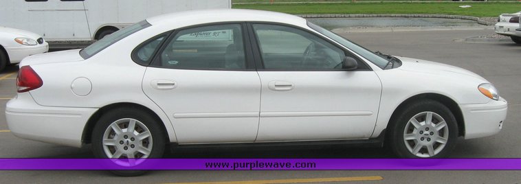 image for item 2158 2006 Ford Taurus SE