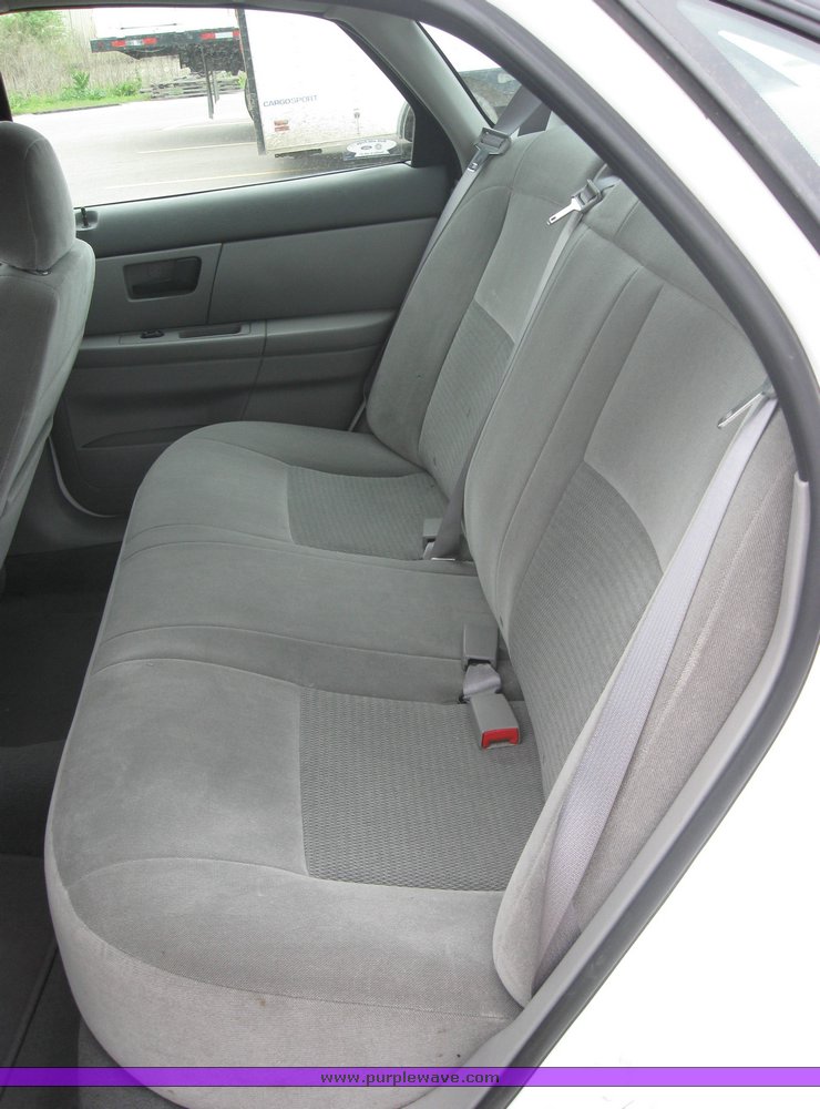 image for item 2158 2006 Ford Taurus SE