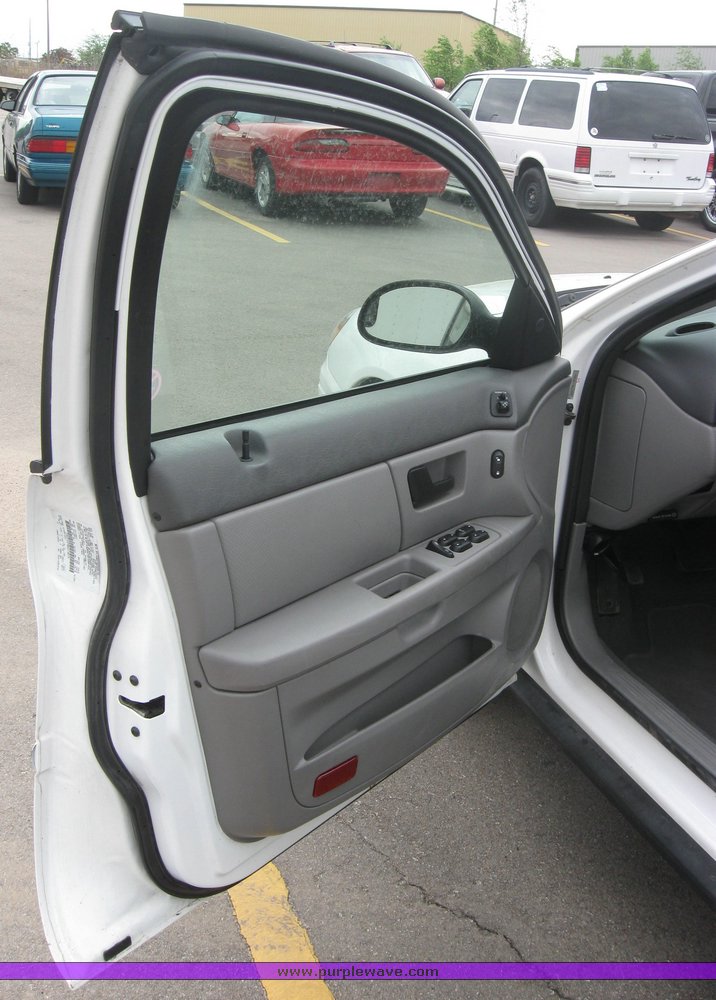 image for item 2158 2006 Ford Taurus SE