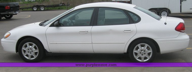 image for item 2159 2004 Ford Taurus SE