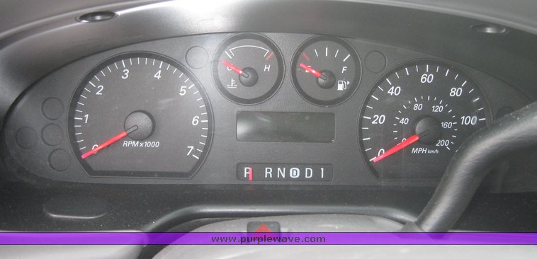 image for item 2159 2004 Ford Taurus SE