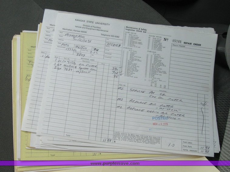 image for item 2159 2004 Ford Taurus SE