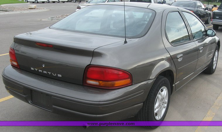 image for item 2160 2000 Dodge Stratus SE