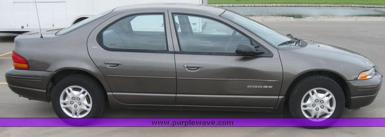 image for item 2160 2000 Dodge Stratus SE