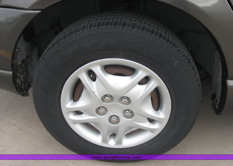 image for item 2160 2000 Dodge Stratus SE