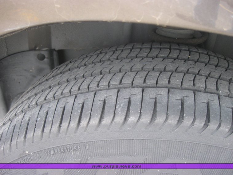 image for item 2160 2000 Dodge Stratus SE