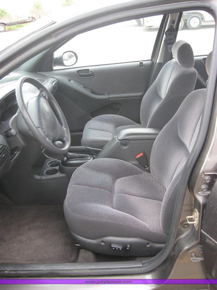 image for item 2160 2000 Dodge Stratus SE
