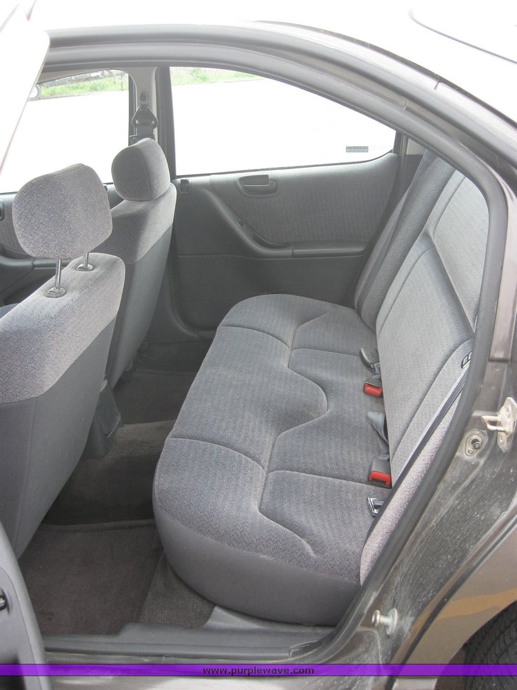 image for item 2160 2000 Dodge Stratus SE