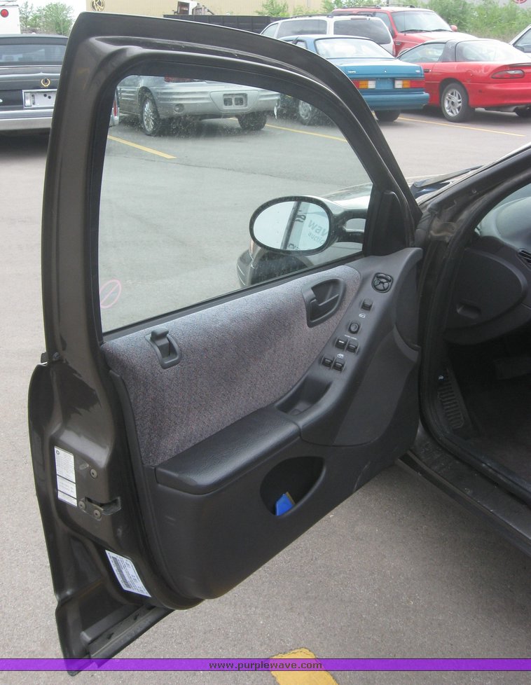 image for item 2160 2000 Dodge Stratus SE