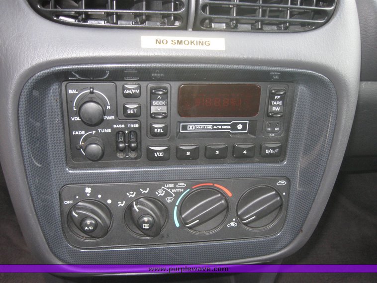 image for item 2160 2000 Dodge Stratus SE