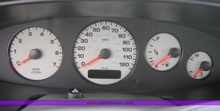 image for item 2160 2000 Dodge Stratus SE