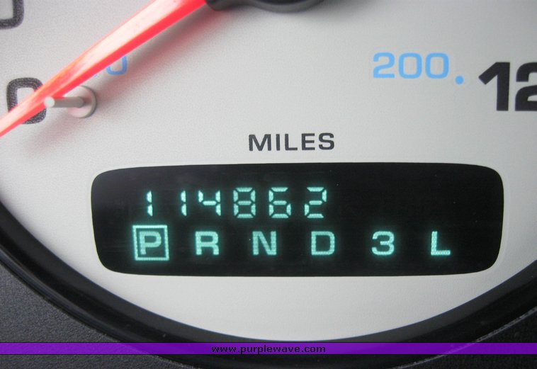 image for item 2160 2000 Dodge Stratus SE