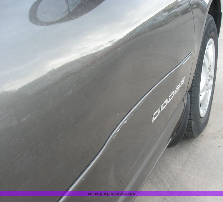 image for item 2160 2000 Dodge Stratus SE