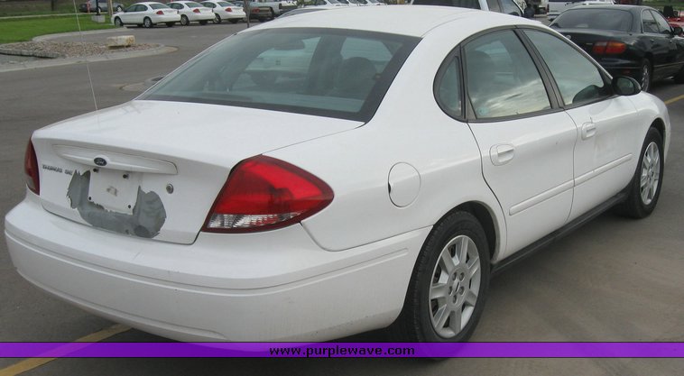image for item 2161 2004 Ford Taurus SE