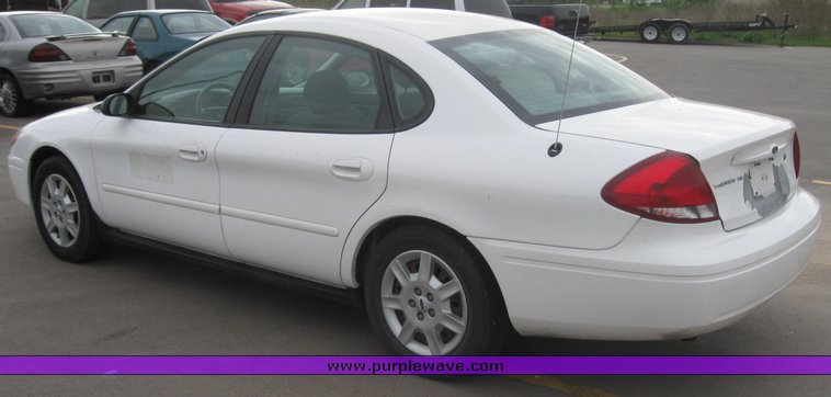 image for item 2161 2004 Ford Taurus SE