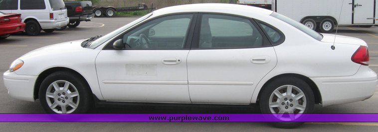 image for item 2161 2004 Ford Taurus SE