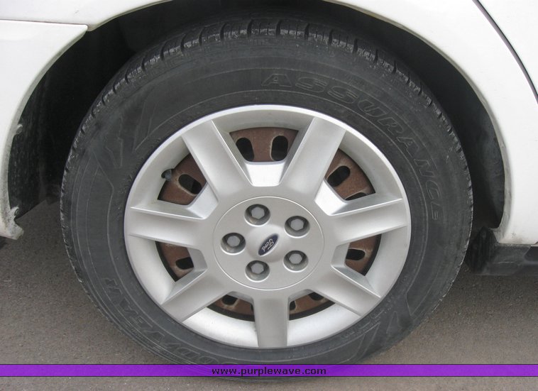 image for item 2161 2004 Ford Taurus SE