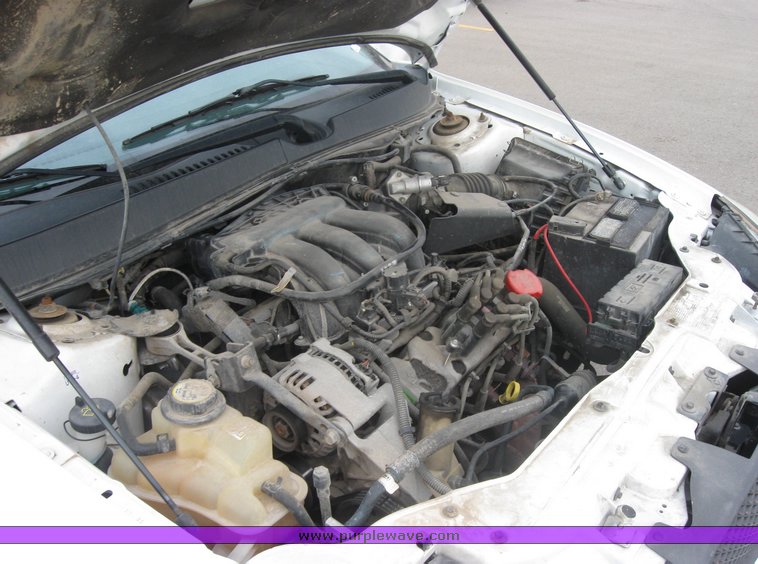 image for item 2161 2004 Ford Taurus SE