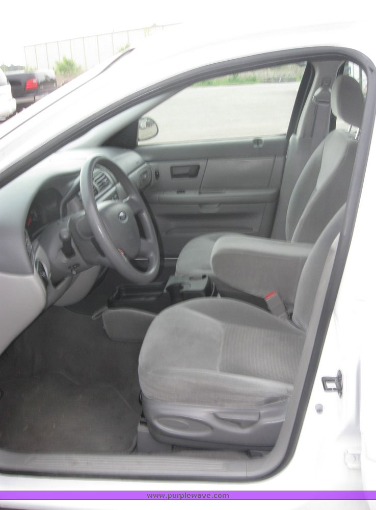 image for item 2161 2004 Ford Taurus SE