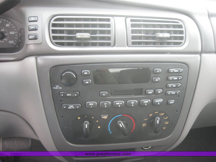 image for item 2161 2004 Ford Taurus SE